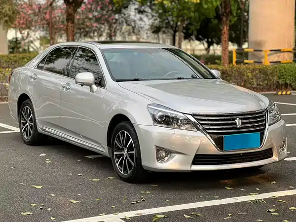 Toyota Crown 2012