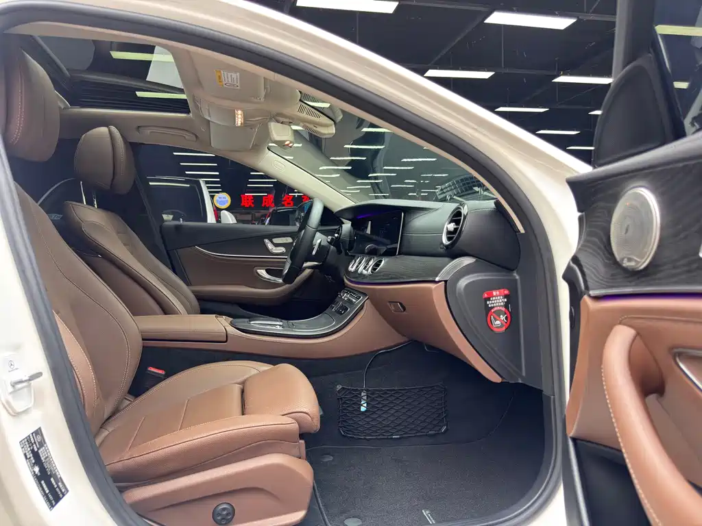 Mercedes-Benz E-Class 2019 — фото 17