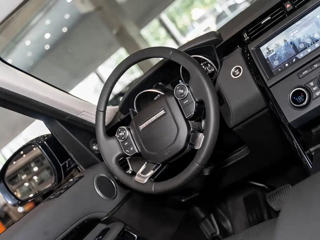 Land Rover Discovery 2018 — фото 21