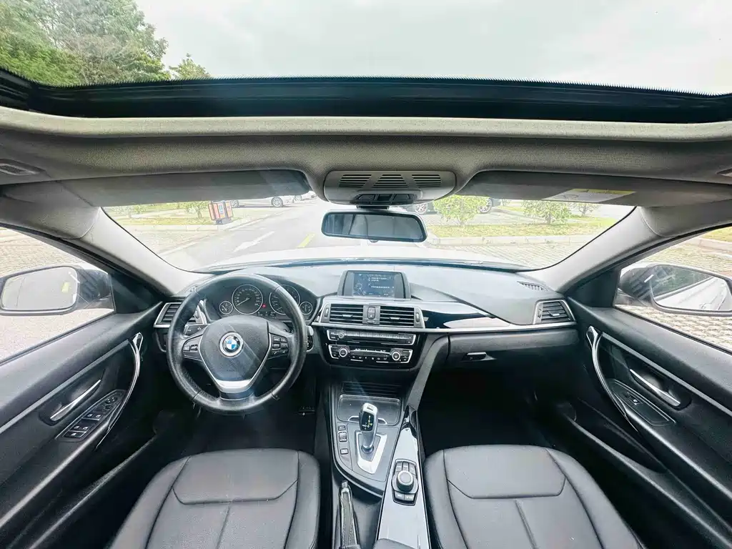 BMW 3 Series 2017 — фото 14