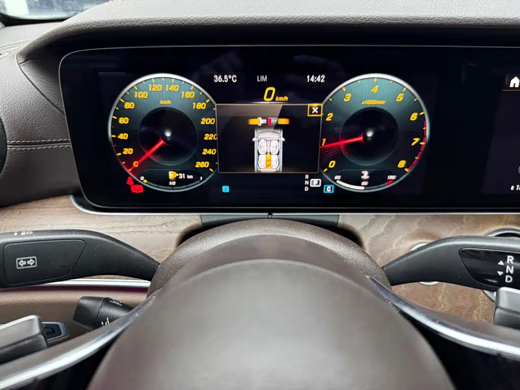 Mercedes-Benz E-Class 2020 — фото 14