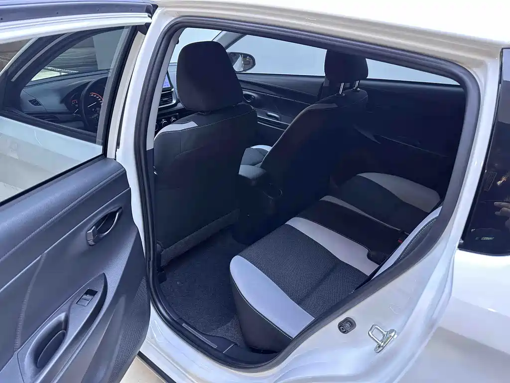 Toyota Yaris L 2023 — фото 14