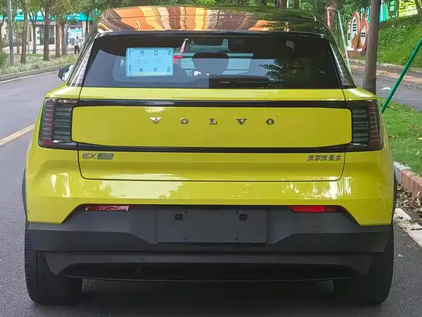 Volvo EX30 2024