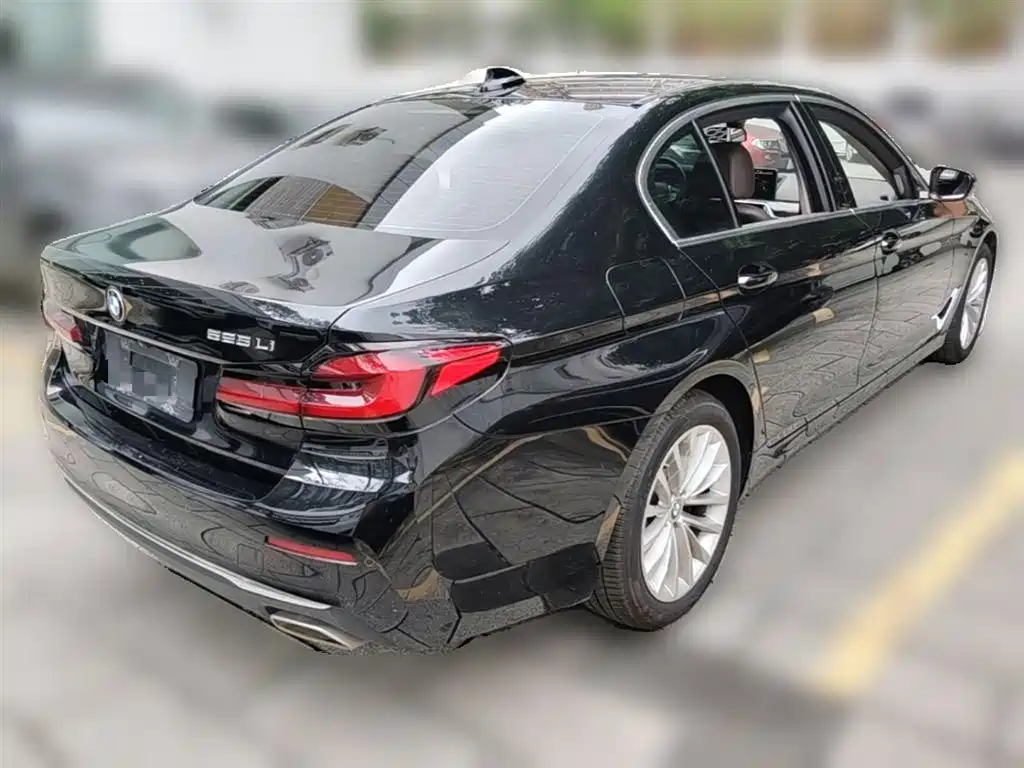 BMW 5 Series 2021 — фото 12