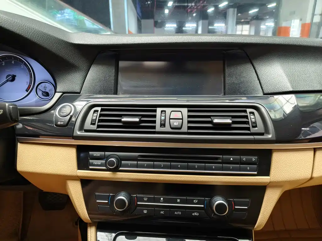 BMW 5 Series 2013 — фото 17