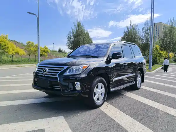Lexus LX 2012