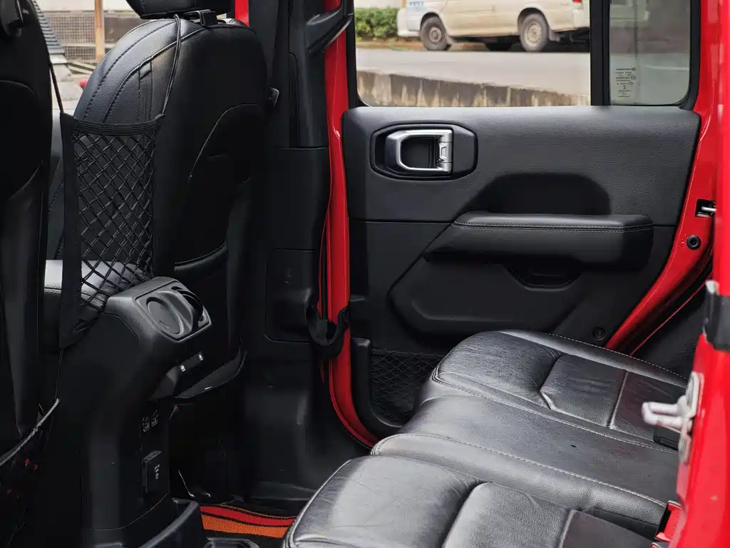 Jeep Wrangler 2020 — фото 22
