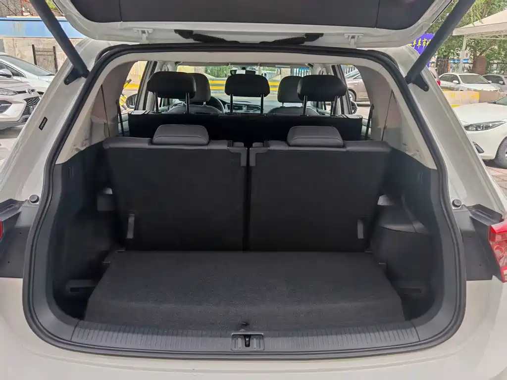 Volkswagen Tiguan L 2020 — фото 12
