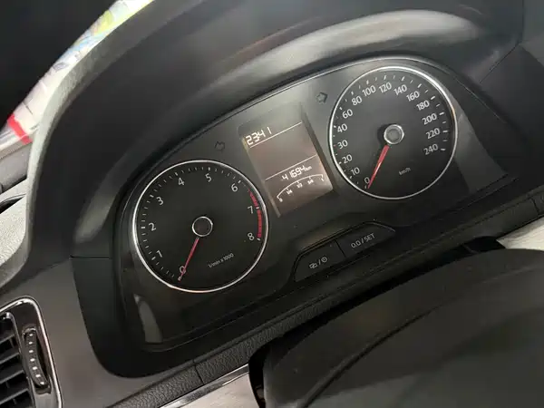 Volkswagen Lavida 2015