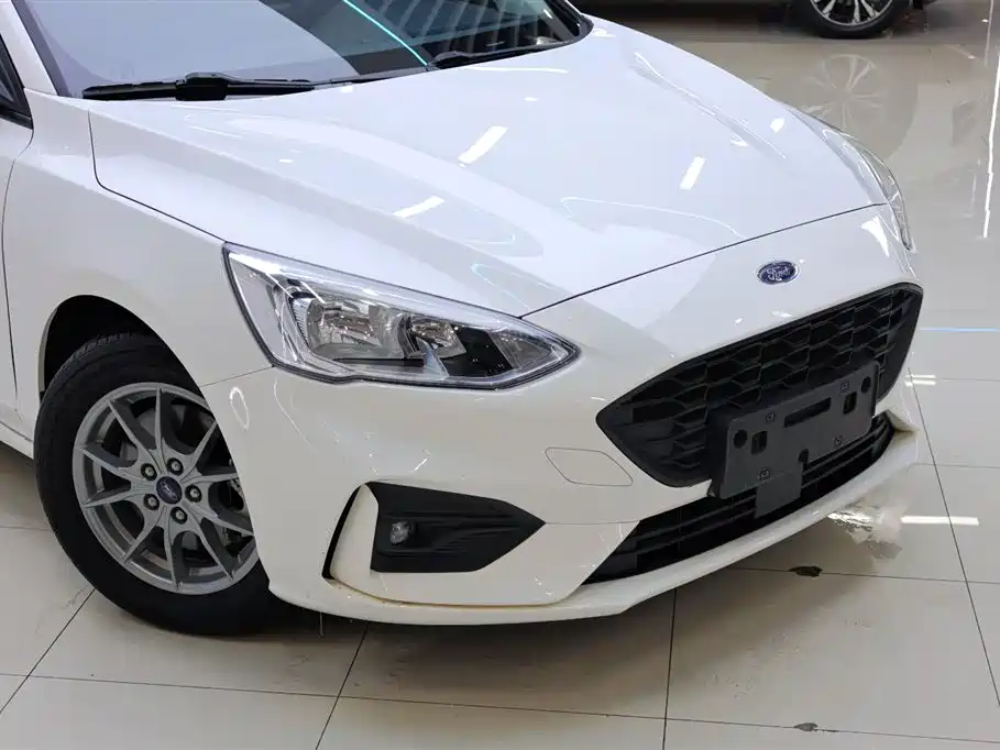 Ford Focus 2020 — фото 10