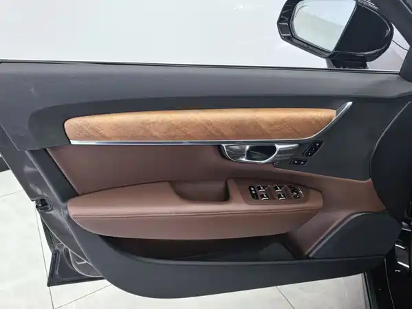 Volvo S90 2025