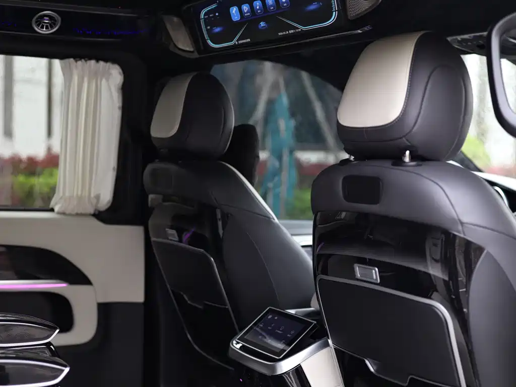 Mercedes-Benz V-Class 2018 — фото 32