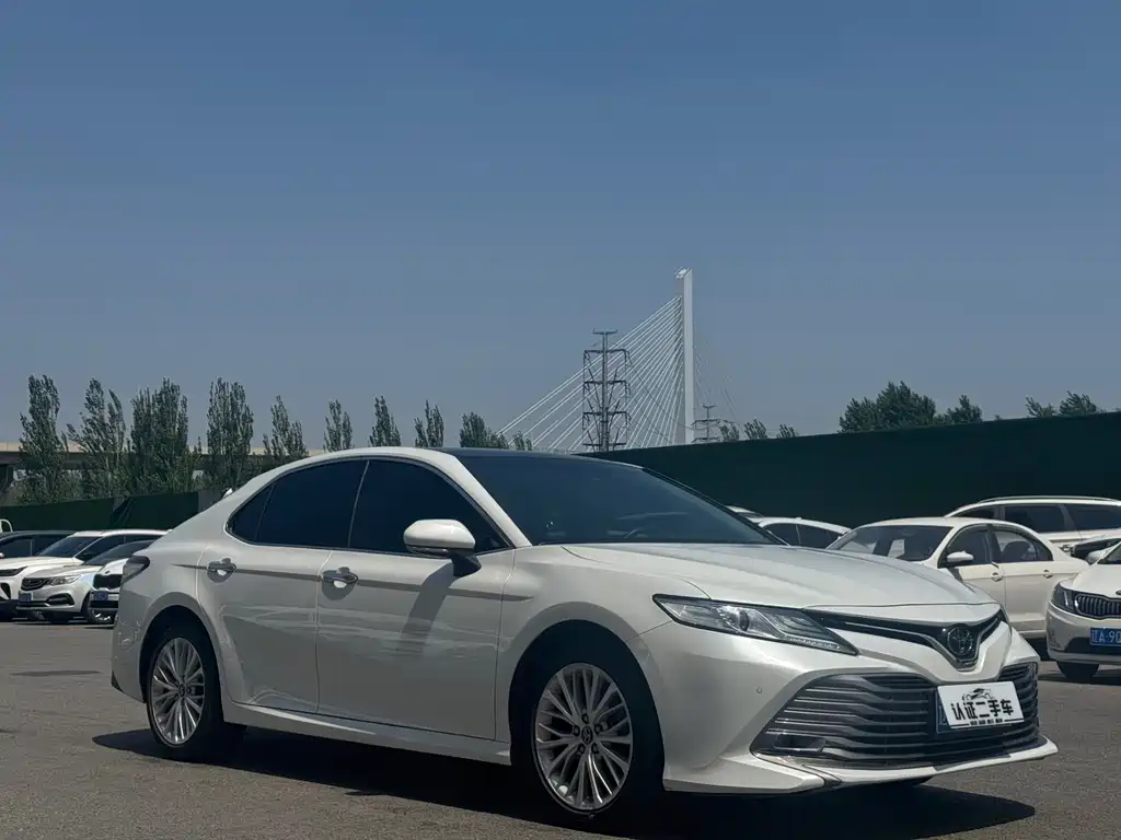 Toyota Camry 2021 — фото 3