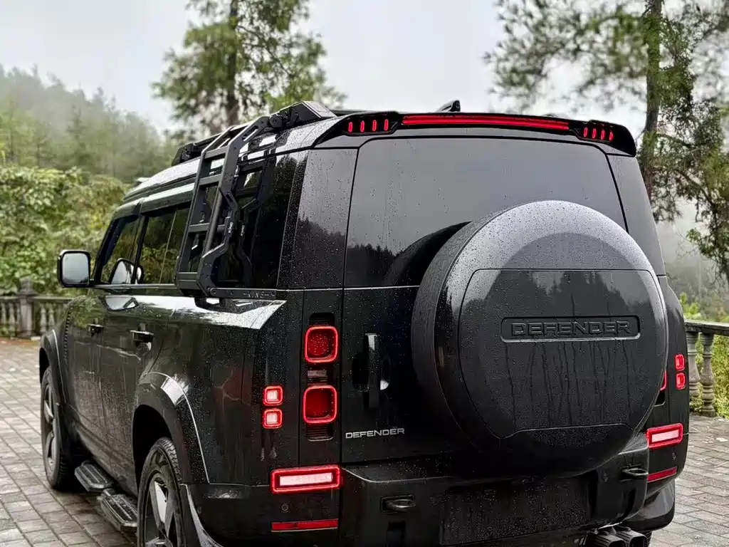 Land Rover Defender 2025 — фото 11