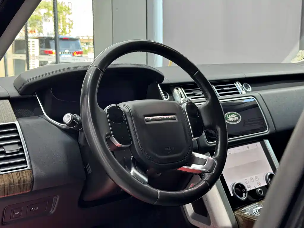 Land Rover Range Rover 2019 — фото 17