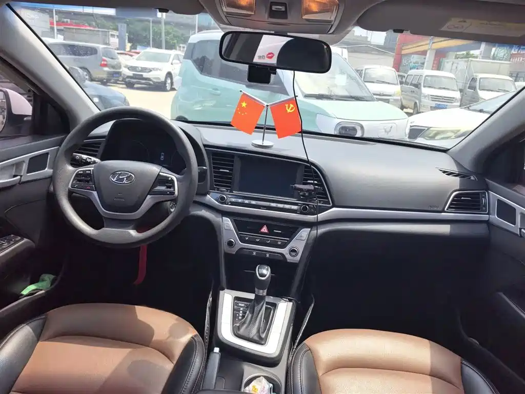 Hyundai Elantra 2018 — фото 11