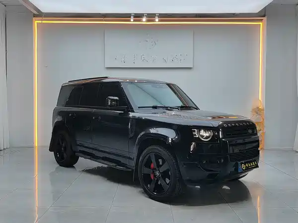 Land Rover Defender 2024