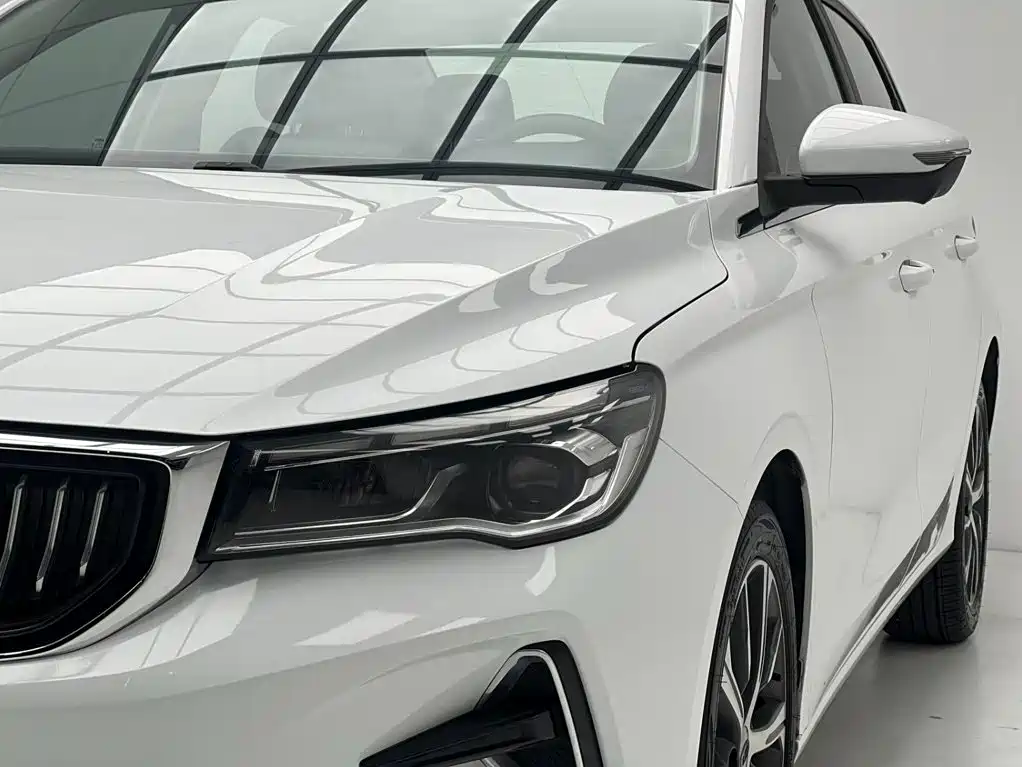 Geely Emgrand 2022