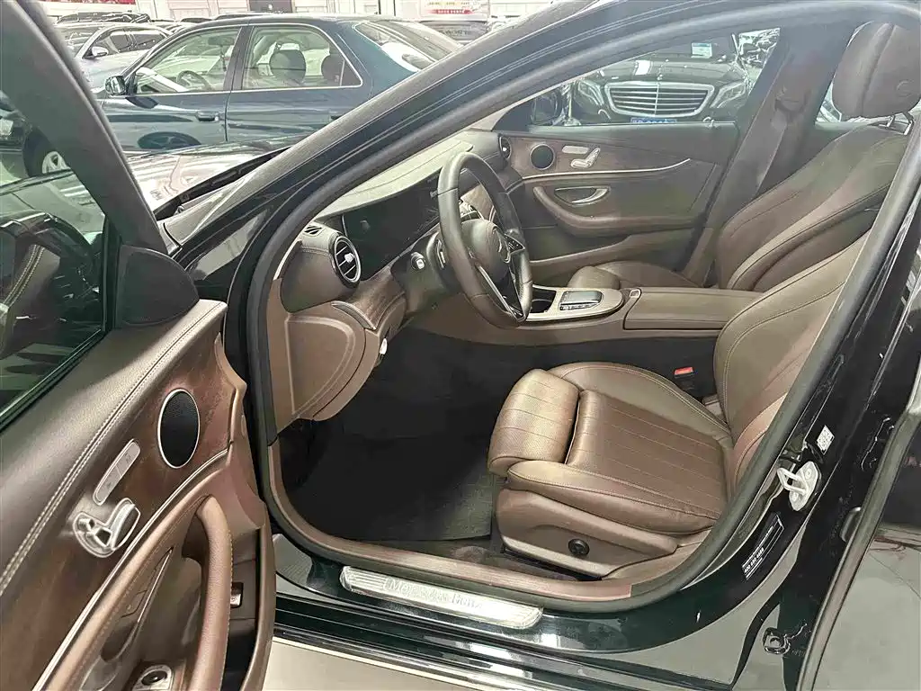 Mercedes-Benz E-Class 2023 — фото 12