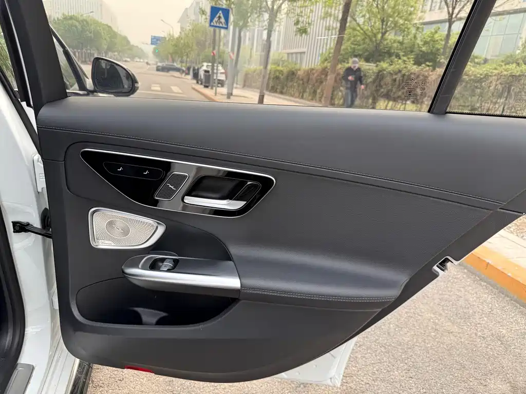 Mercedes-Benz C-Class 2023 — фото 16