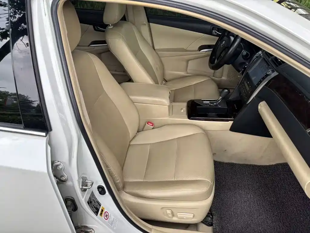 Toyota Camry 2015 — фото 25