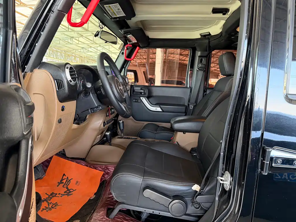 Jeep Wrangler 2012 — фото 10