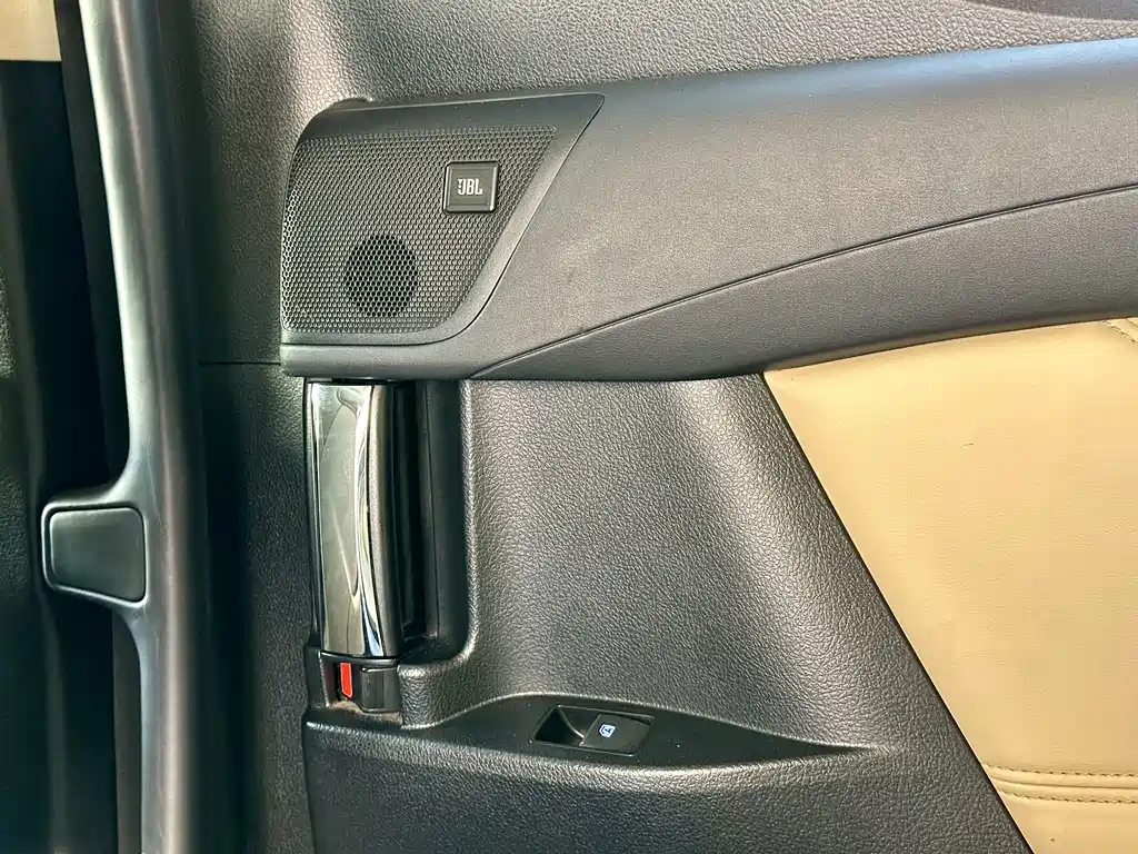 Toyota Alphard 2019 — фото 32