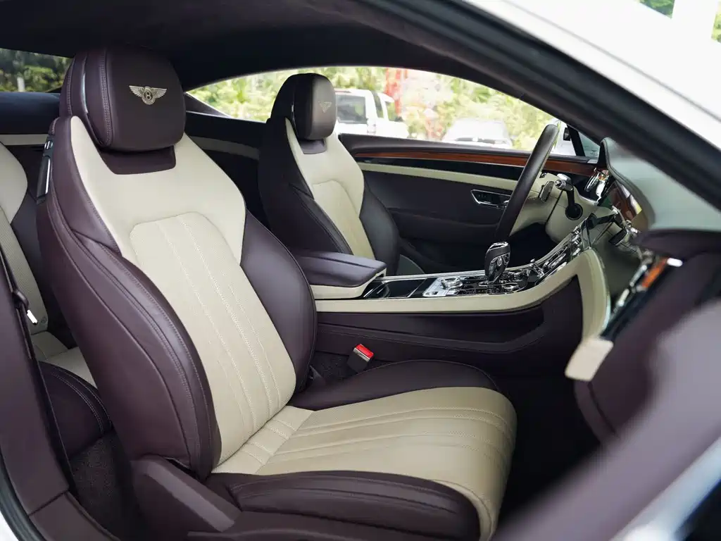 Bentley Continental 2020 — фото 15