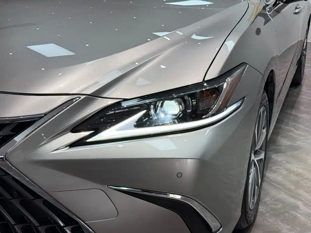 Lexus ES 2023 — фото 25