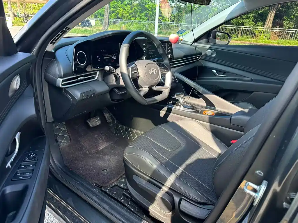 Hyundai Elantra 2024