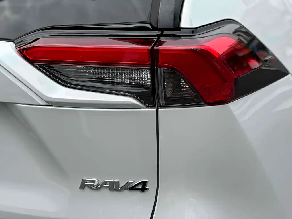 Toyota RAV4 2022 — фото 21