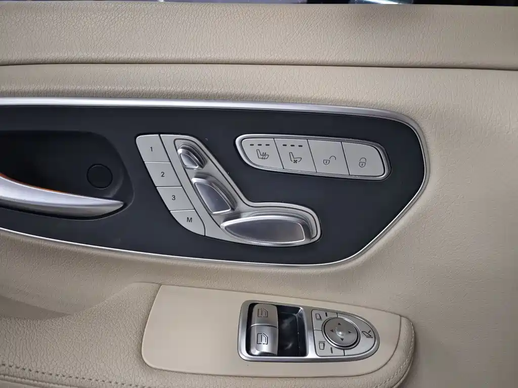 Mercedes-Benz V-Class 2021 — фото 11