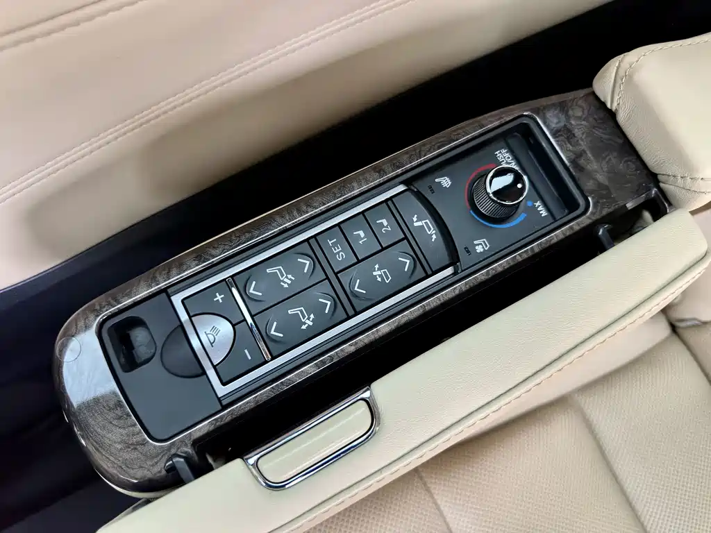 Toyota Alphard 2019 — фото 30