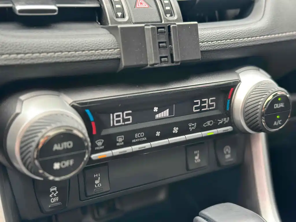 Toyota RAV4 2022 — фото 14