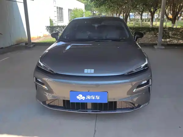Geely Galaxy Starshine 8 2025