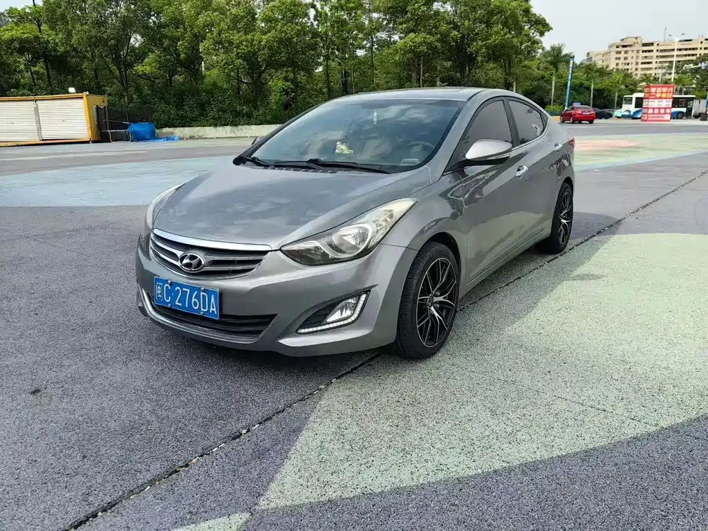 Hyundai Elantra 2012