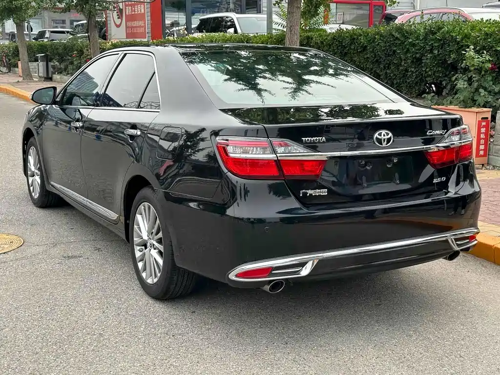 Toyota Camry 2017 — фото 11