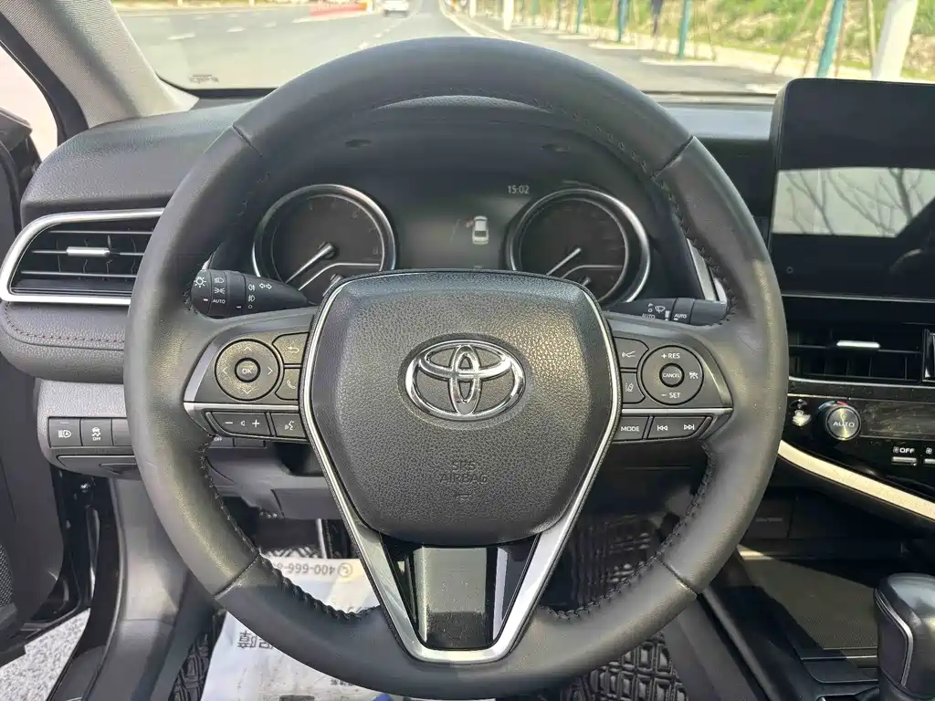 Toyota Camry 2023 — фото 13