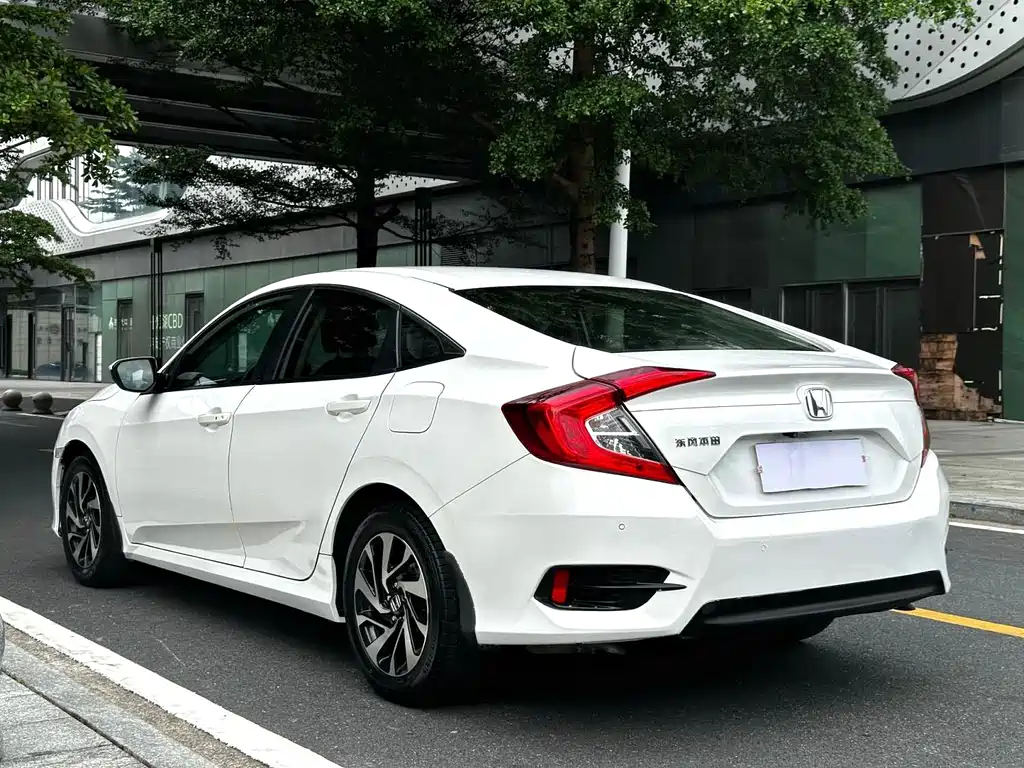 Honda Civic 2018 — фото 7