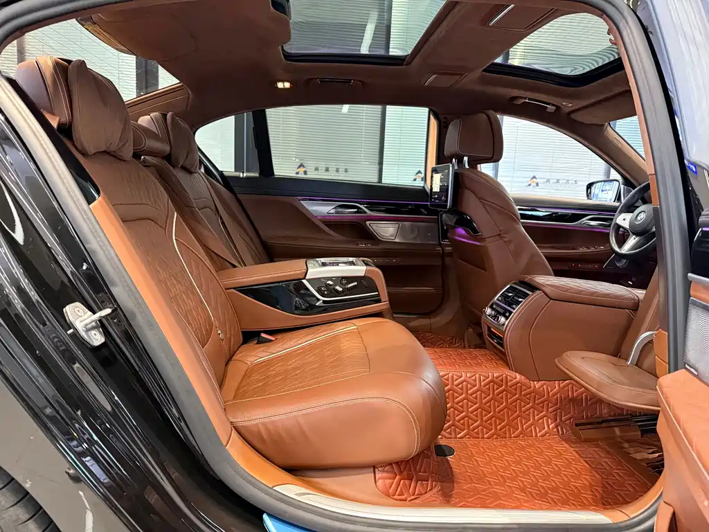 BMW 7 Series 2020 — фото 10