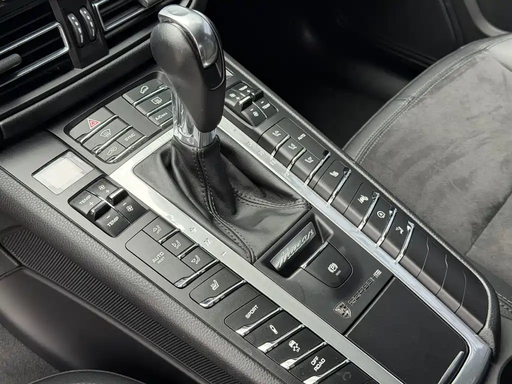 Porsche Macan 2020 — фото 11