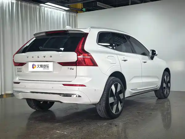 Volvo XC60 Plug-In Hybrid 2025