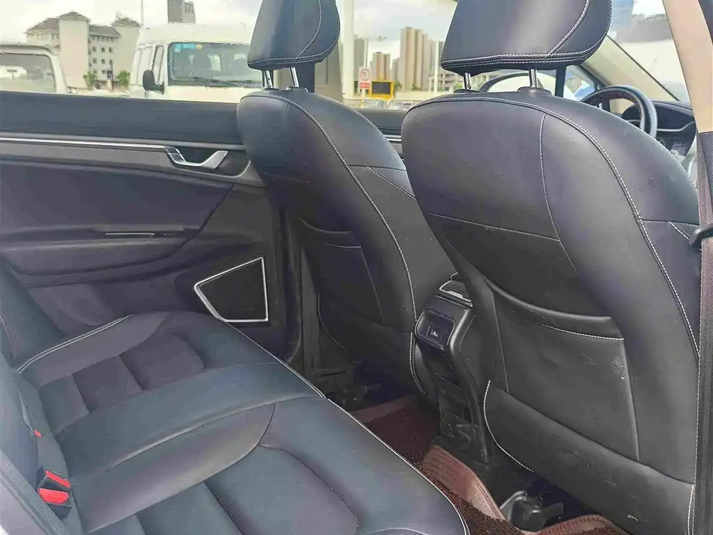 Geely Emgrand GS 2017 — фото 11