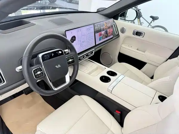 Li Auto L8 2025