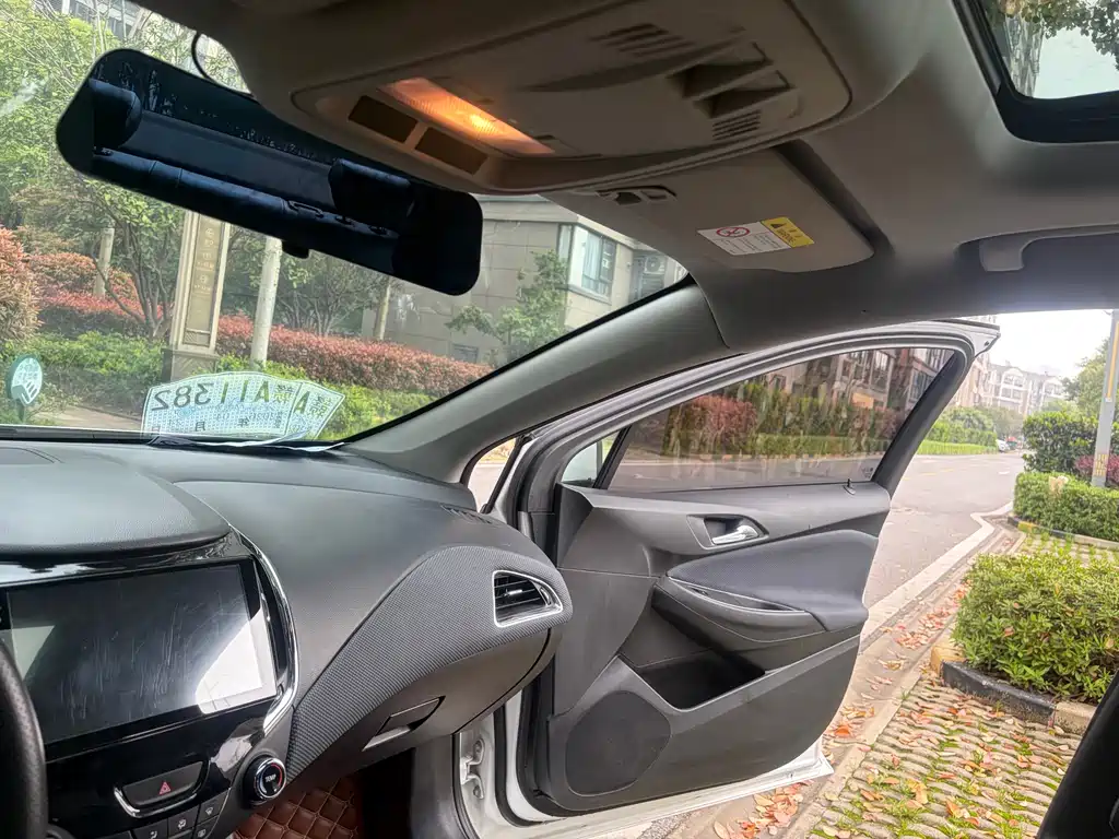 Chevrolet Cruze 2018 — фото 14