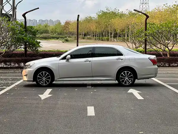 Toyota Crown 2012