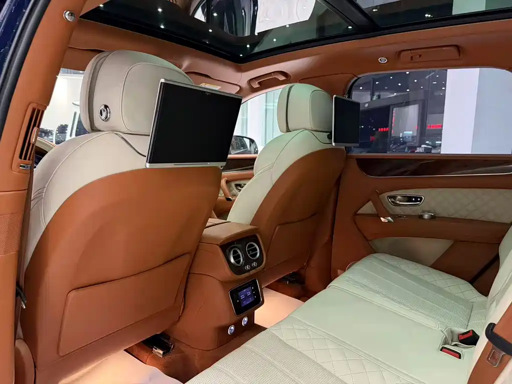 Bentley Bentayga 2017 — фото 10