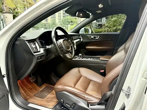 Volvo S60 2022