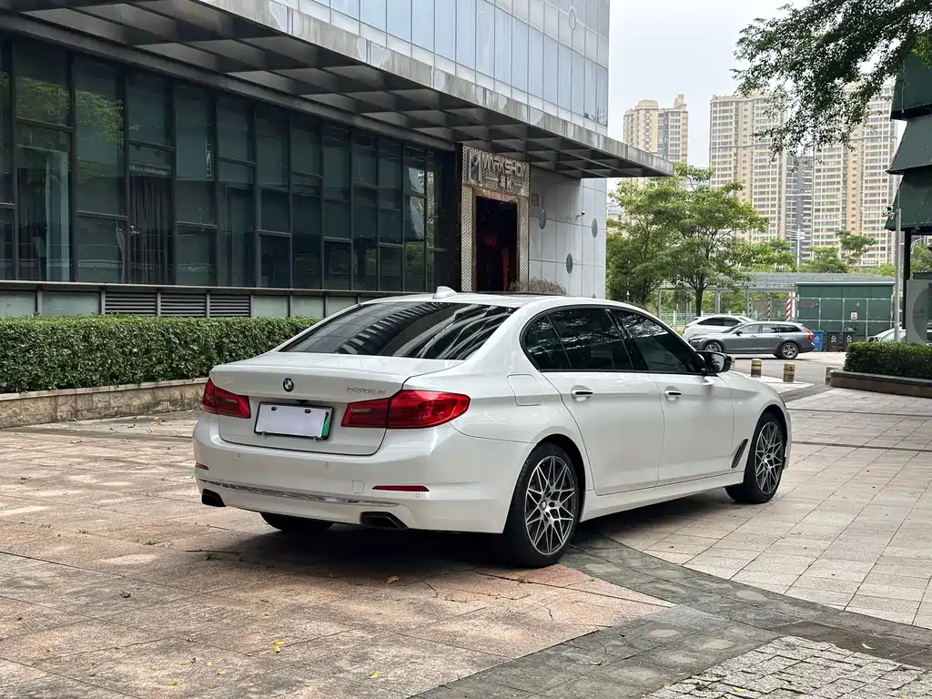 BMW 5 Series New Energy 2018 — фото 21