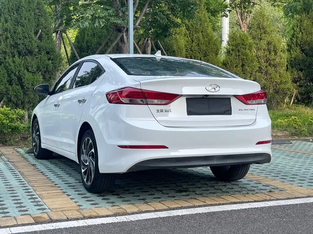 Hyundai Elantra 2020 — фото 4